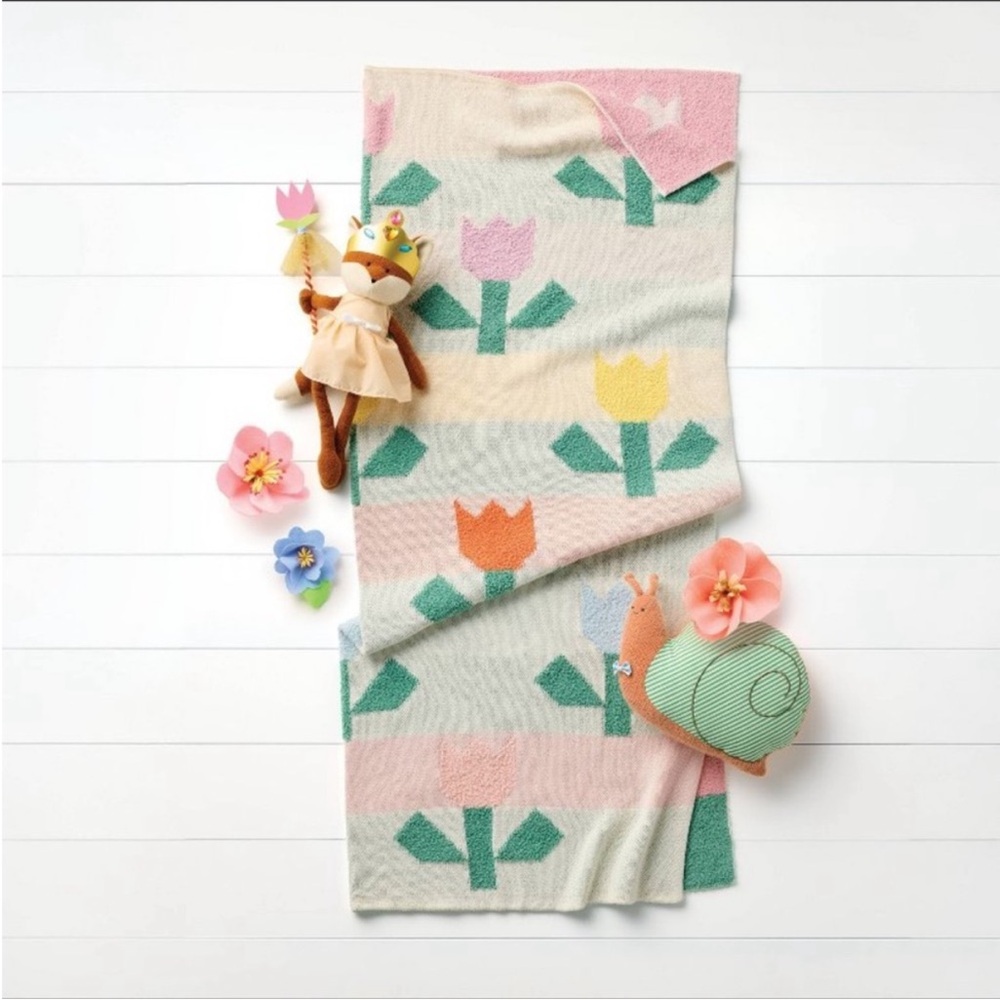 Pillowfort Knit Throw Blanket tulip floral design brand new nwt 48” x 58” inches